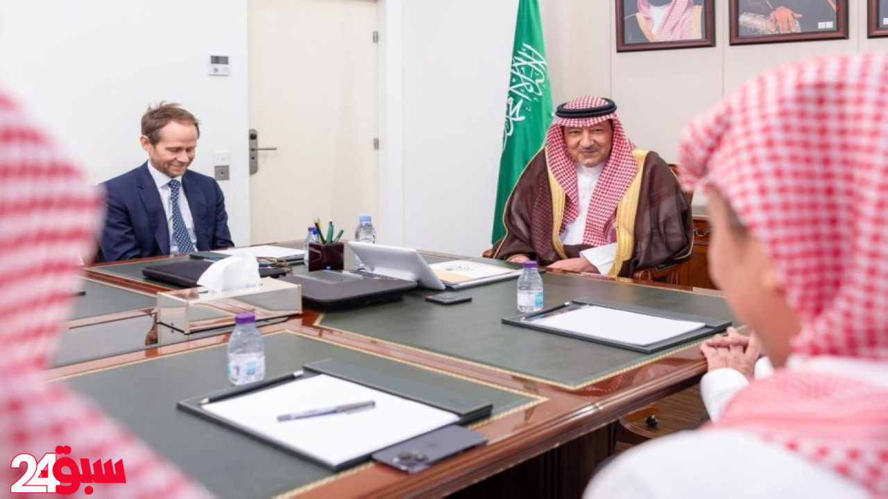 الخريجي يبحث مع مسؤول دولي رفيع سبل إنهاء النزاعات والأزمات في المنطقة